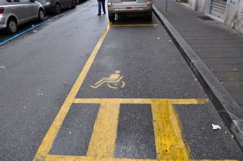 parcheggio disabili su area privata